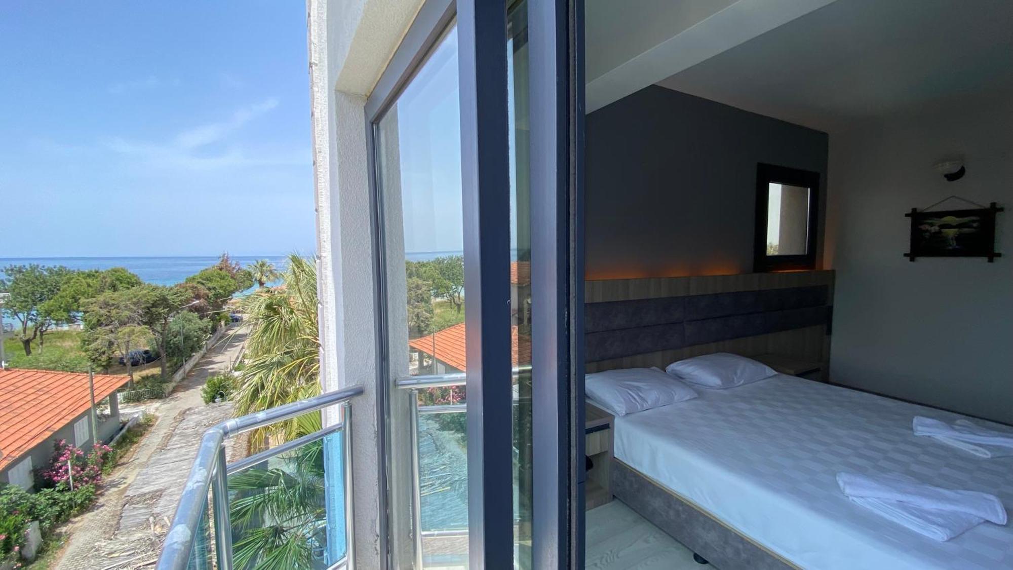 Medos Beach Hotel Кушадасъ Екстериор снимка